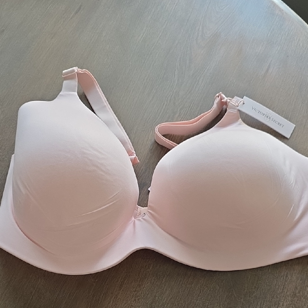 Victoria's Secret Light Pink Bra Wireless Pushup Bra